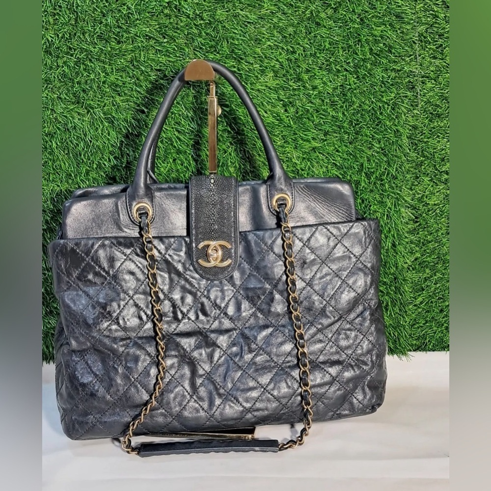 Chanel Stingray Glazed Calfskin Bindi Tote Bag - Picture 12 of 15